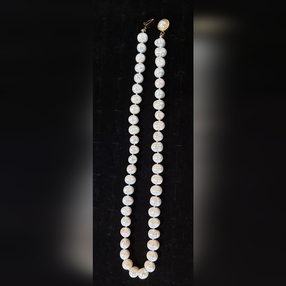 18" Baroque Freshwater Pearls 10mm to 11mm - Picture 3 of 4